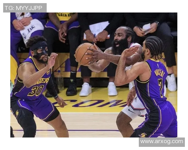 莱昂纳德加盟湖人？詹姆斯：我们欢迎一切有实力的球员